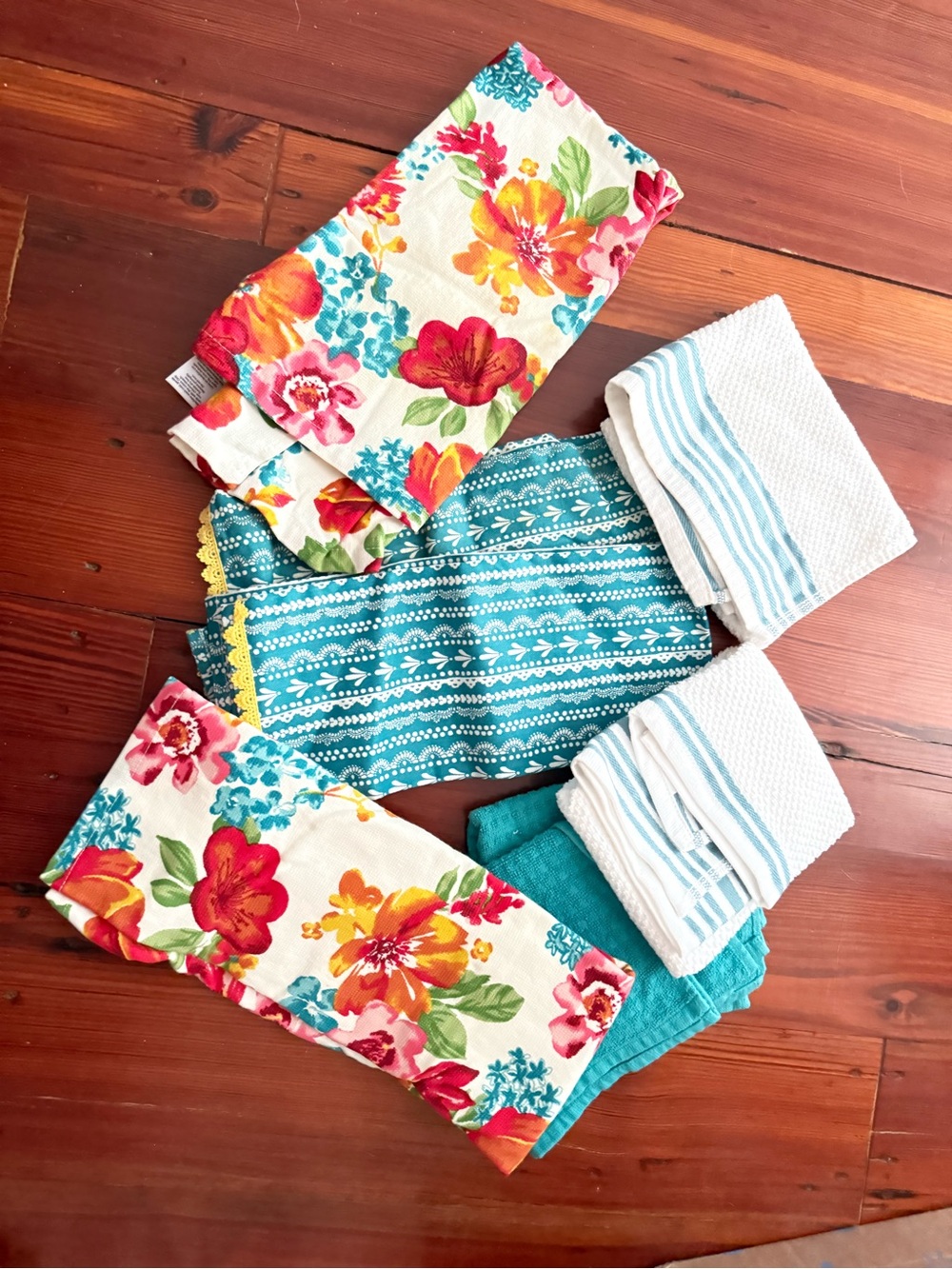Pioneer Woman dish towel set, Wildflower Whimsy Pioneer Woman, farmhouse towels - Picture 2 of 8
